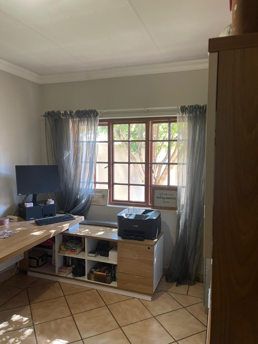To Let 3 Bedroom Property for Rent in Melodie North West